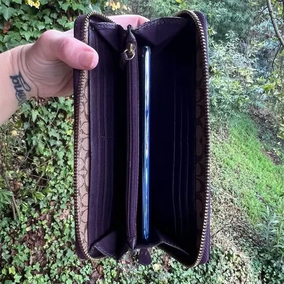 COACH Purple Leather Wallet with Gold Hardware AUTHENTIC - Picture 3 of 12